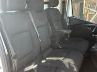 Gebraucht Opel Vivaro 120 PS (88 kW) 2016 Weiß Van / Kleinbus