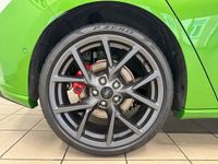 Neu Ford Focus ST 280 PS (205 kW) 2025 Mean green Limousine