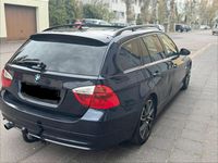 Gebraucht BMW 320 163 PS (119 kW) 2007 Blau Kombi