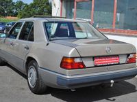 Second-hand Mercedes E200 118 CP (86 kW) 1989 Gri Berlinǎ