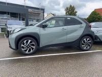 Neu Toyota Aygo X Comfort 72 PS (52 kW) 2025 Urban khaki (6x3)/ black mica (2 SUV