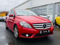 Gebraucht Mercedes B180 109 PS (80 kW) 2012 Rot Van / Kleinbus