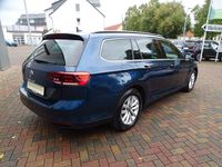 Gebraucht VW Passat 150 PS (110 kW) 2023 Blau Kombi