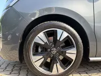 Gebraucht VW Multivan Life 150 PS (110 kW) 2025 Indiumgrau metallic Van / Kleinbus