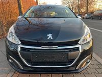 Gebraucht Peugeot 208 Style 83 PS (61 kW) 2018 Schwarz Kleinwagen