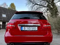 Gebraucht Mercedes B200 156 PS (114 kW) 2013 Rot Kleinwagen