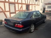 Gebraucht Mercedes E320 197 PS (144 kW) 2001 Blau Limousine