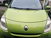 Gebraucht Renault Clio II 75 PS (55 kW) 2011 Grün Kleinwagen