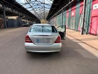 Second-hand Mercedes C200 163 CP (119 kW) 2002 Argintiu Berlinǎ