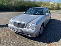Second-hand Mercedes E220 Elegance 143 CP (105 kW) 2000 Argintiu Berlinǎ