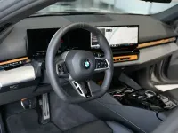 Gebraucht BMW 520 M Sport 208 PS (152 kW) 2026 Oxidgrau Kombi