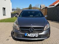 Gebraucht Mercedes A180 122 PS (89 kW) 2016 Grau Limousine