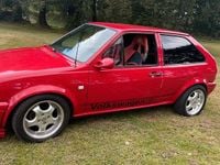 Second-hand VW Polo 75 CP (55 kW) 1992 Roșu Coupe