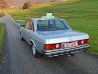 Gebraucht Mercedes 200 109 PS (80 kW) 1982 Silber Limousine