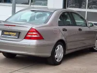 Gebraucht Mercedes C200 122 PS (89 kW) 2004 Cubanitsilber Limousine