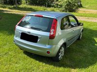 Gebraucht Ford Fiesta Ghia 101 PS (74 kW) 2007 Blau Kleinwagen