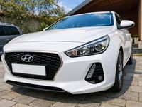 Gebraucht Hyundai i30 Select 120 PS (88 kW) 2017 Weiß Limousine