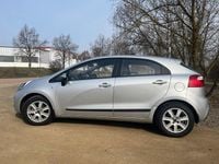 Gebraucht Kia Rio 86 PS (63 kW) 2014 Silber Limousine