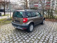 Gebraucht Skoda Yeti 105 PS (77 kW) 2011 Grau SUV