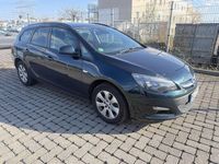 Używany Opel Astra Style 140 KM (102 kW) 2014 Zielony Kombi