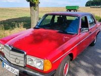 Gebraucht Mercedes 200 95 PS (69 kW) 1979 Rot Limousine