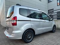 Gebraucht Ford Tourneo 95 PS (69 kW) 2015 Silber Van / Kleinbus