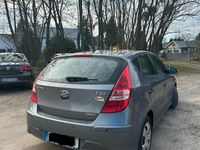 Gebraucht Hyundai i30 90 PS (66 kW) 2011 Grau Kombi