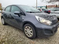Usata Kia Rio 86 CV (63 kW) 2014 Graphit met. Utilitaria