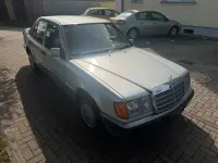 Second-hand Mercedes E220 150 CP (110 kW) 1992 Argintiu Berlinǎ