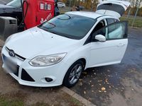 Gebraucht Ford Focus 2014 Weiß Kombi