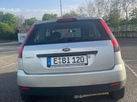 Gebraucht Ford Fiesta 69 PS (50 kW) 2004 Silber Kleinwagen