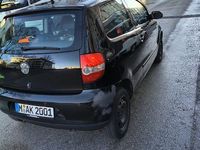 Gebraucht VW Fox 54 PS (39 kW) 2008 Schwarz Kleinwagen
