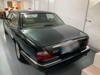 Usata Jaguar XJ8 Executive 2000 Verde Berlina