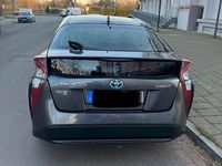 Gebraucht Toyota Prius Comfort 122 PS (89 kW) 2016 Grau Limousine