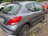 Gebraucht Peugeot 207 90 PS (66 kW) 2011 Grau Kleinwagen