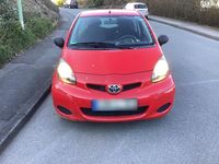Gebraucht Toyota Aygo 68 PS (50 kW) 2009 Rot Kleinwagen