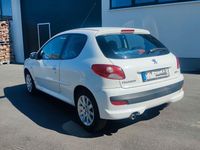 Gebraucht Peugeot 206 75 PS (55 kW) 2010 Weiß Limousine