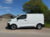 Gebraucht Peugeot Expert Premium 116 PS (85 kW) 2018 Weiß Van