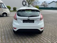 Gebraucht Ford Fiesta Trend 75 PS (55 kW) 2015 Weiß Kleinwagen