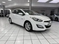 Gebraucht Hyundai i30 100 PS (73 kW) 2015 Weiß Limousine