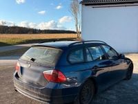 Gebraucht BMW 320 163 PS (119 kW) 2005 Blau Kombi