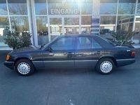 Gebraucht Mercedes E200 118 PS (86 kW) 1989 Schwarz Limousine