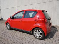 Gebraucht Toyota Aygo 68 PS (50 kW) 2007 Super red 5 Kleinwagen