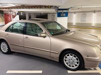 Gebraucht Mercedes E320 224 PS (164 kW) 2001 Gold Limousine