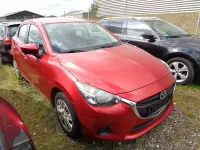 Używany Mazda 2 Center-Line 90 KM (66 kW) 2015 Czerwony Sedan/Limuzyna