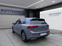 Gebraucht VW Golf VIII Active 131 PS (96 kW) 2022 Grau Limousine
