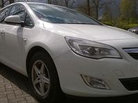Gebraucht Opel Astra Edition 165 PS (121 kW) 2012 Weiß Kombi