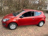 Gebraucht Hyundai i20 86 PS (63 kW) 2013 Rot Kleinwagen
