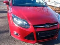Gebraucht Ford Focus Trend 125 PS (91 kW) 2013 Rot Limousine