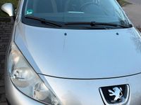 Gebraucht Peugeot 207 90 PS (66 kW) 2008 Silber Limousine